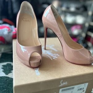 Christian Louboutin Very Privé patent leather pumps in nude - Size 38